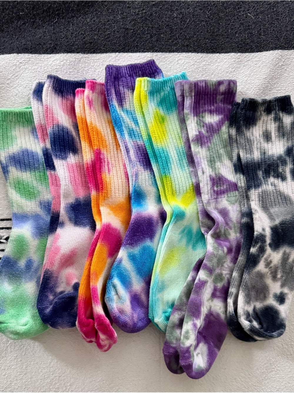 7 Pack Tie-Dye Crew Socks for Men - Multicolor Pack